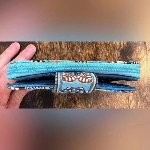 Vera Bradley | ladies bifold wallet - Picture 10 of 11